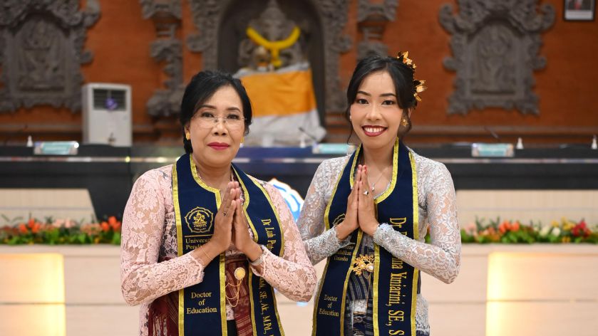 Ibu dan Anak Raih Gelar Doktor Bersamaan di Undiksha, Cetak Sejarah Baru di Dunia Pendidikan